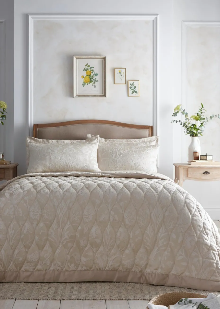 Appletree Heritage Elysia Jacquard Cream Bedspread