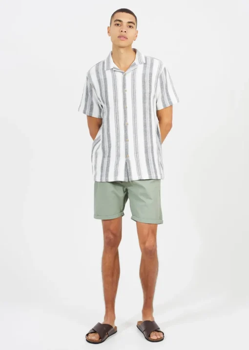 Brave Soul Soft Green Cotton Chino Shorts With Turn Up Hem