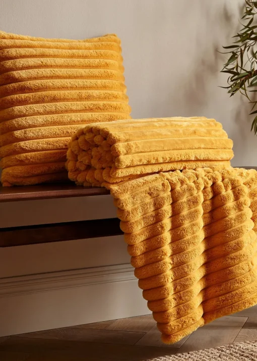 Catherine Lansfield Cosy Ribbed Faux Fur Soft Blanket Throw (130x170 cm)