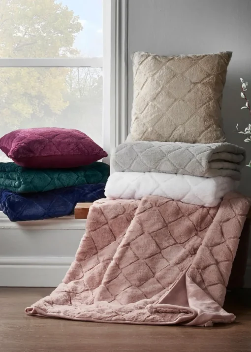 Catherine Lansfield Cosy Diamond Cushion (43x43cm)