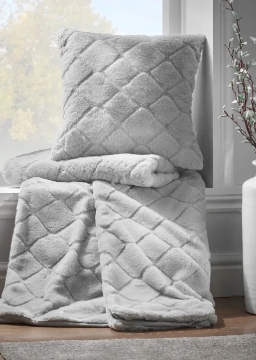 Catherine Lansfield Cosy Diamond Cushion (43x43cm)