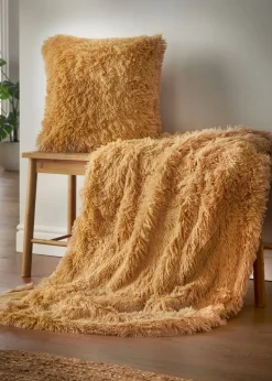 Catherine Lansfield Cuddly Cushion (45x45cm)