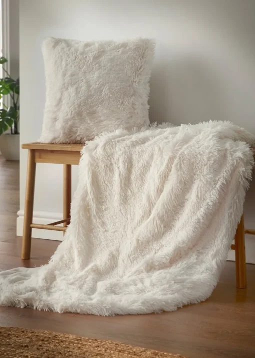 Catherine Lansfield Cuddly Cushion (45x45cm)