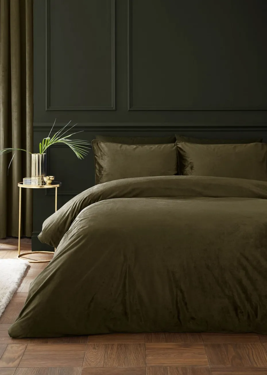 Catherine Lansfield Kingsley Soft Matt Velvet Duvet Cover Set