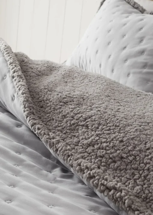 Catherine Lansfield Nori Silver Pinsonic Faux-Shearling Duvet Cover Set
