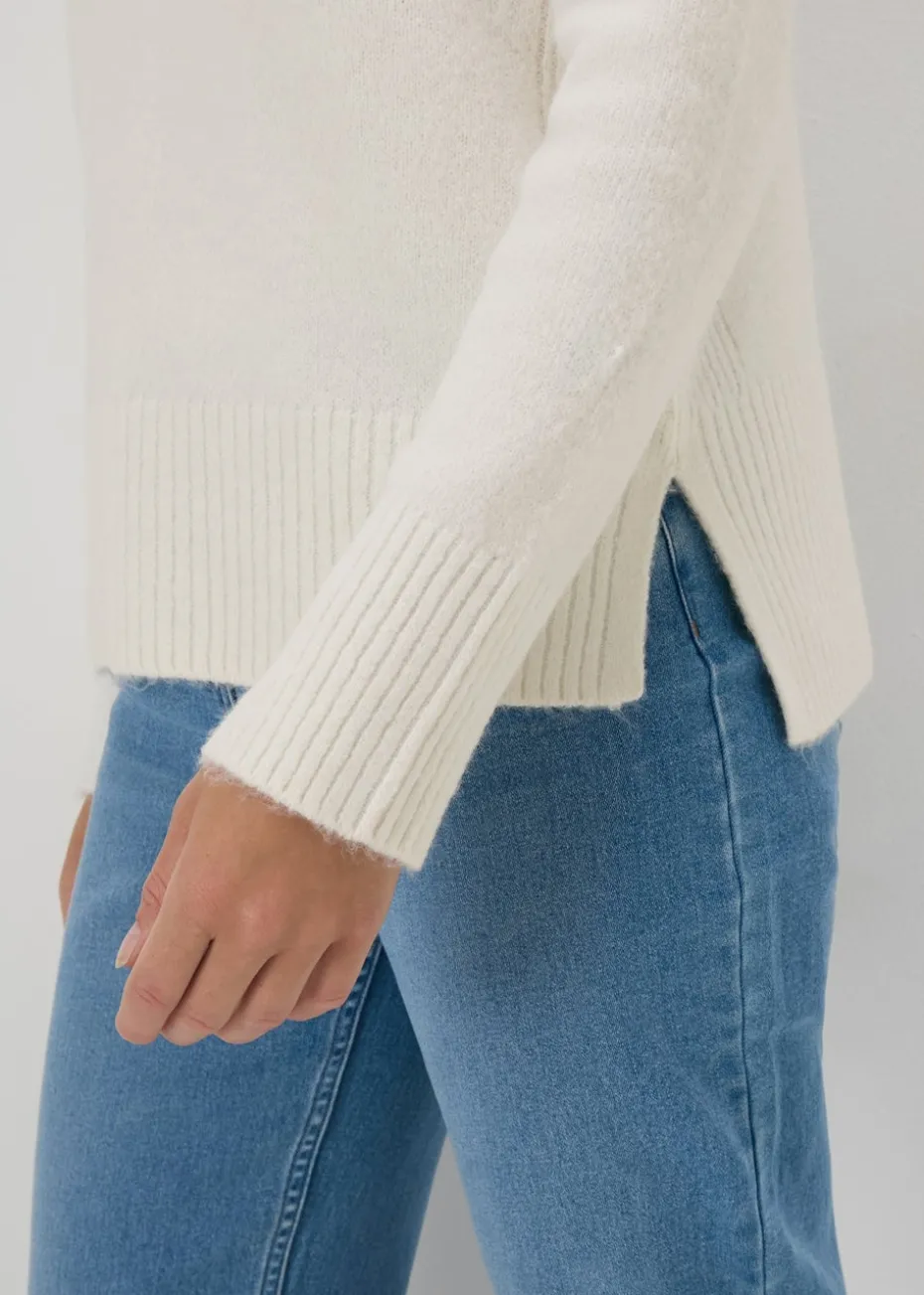Cream Ribbed V-Neck Jumper