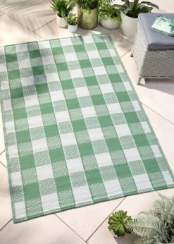 Dreams & Drapes Design Gingham Green Outdoor Rug