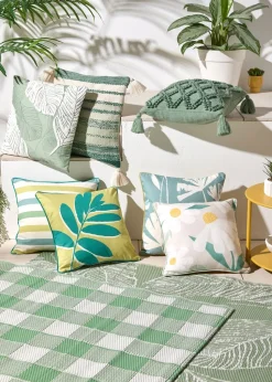 Dreams & Drapes Design Gingham Green Outdoor Rug