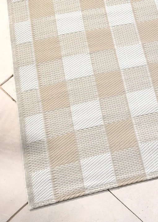 Dreams & Drapes Design Gingham Natural Outdoor Rug