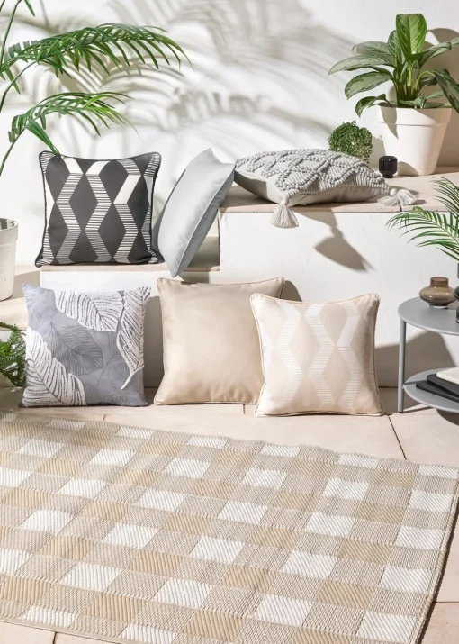 Dreams & Drapes Design Gingham Natural Outdoor Rug