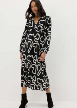 Et Vous Black Plisse Wiggle Print Midi Dress