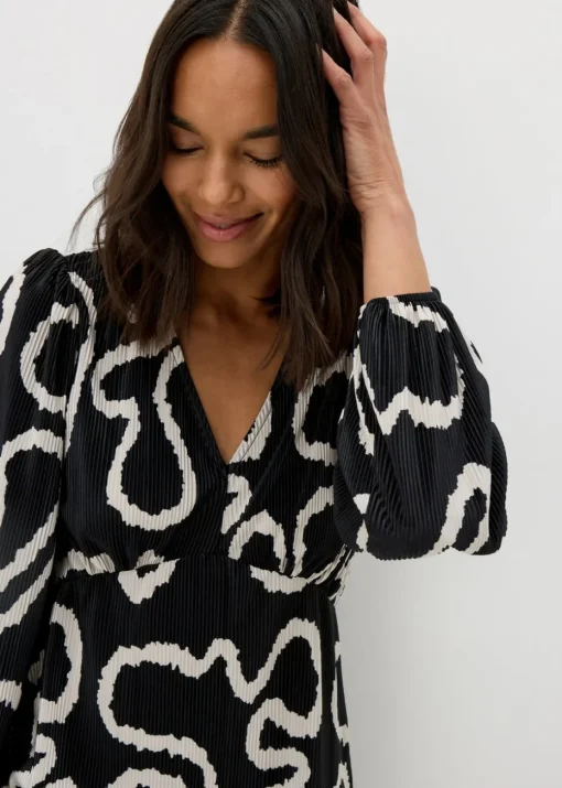 Et Vous Black Plisse Wiggle Print Midi Dress