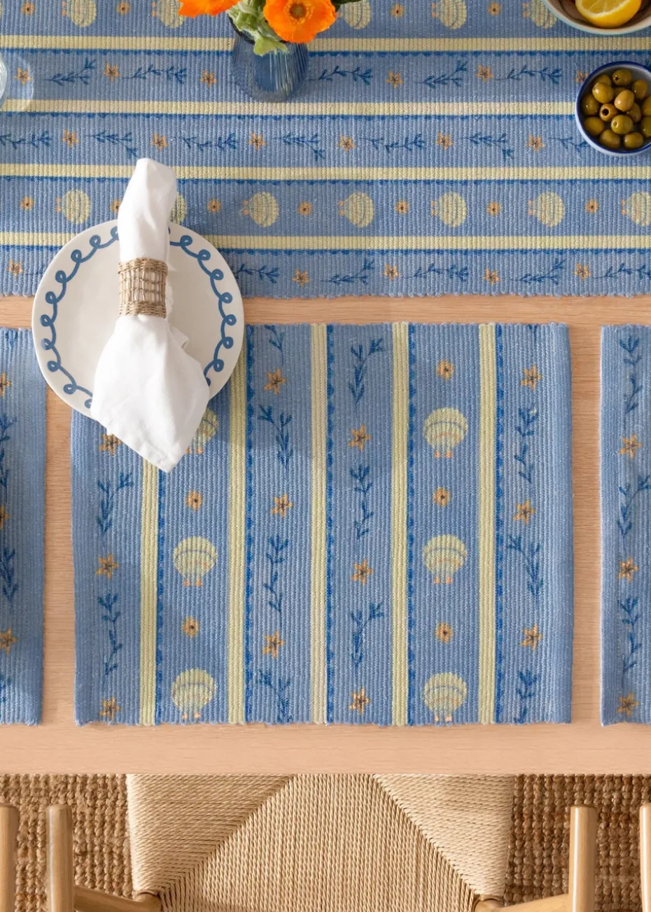 furn. Blue Sea Shells Indoor/Outdoor Table Runner