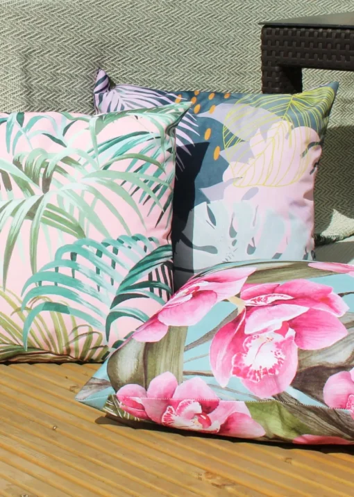 furn. Leafy Outdoor Filled Cushion (43cm x 43cm x 8cm)