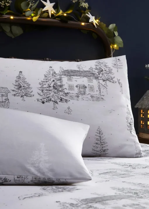furn. Midwinter Toile Festive Reversible Duvet Cover Set
