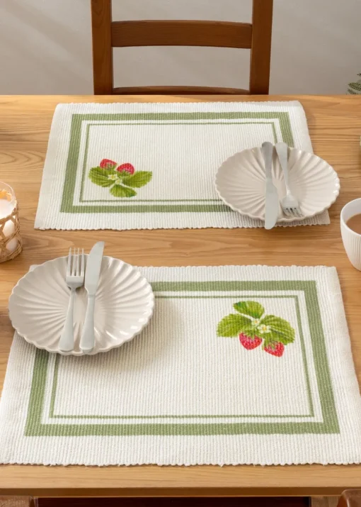 furn. Strawberry Set Of 4 Table Placemats (46 x 36cm)