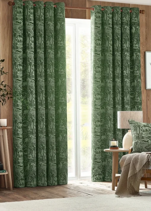 furn. Winter Woods Animal Chenille Eyelet Curtains