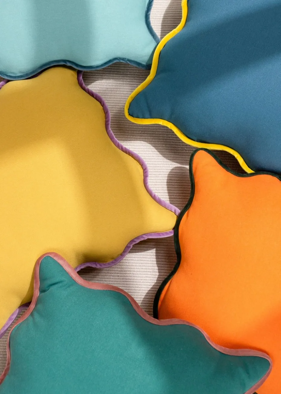 Heya Home Wiggle Velvet Piped Ready Filled Cushion (45cm x 45cm x 8cm)