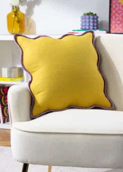 Heya Home Wiggle Velvet Piped Ready Filled Cushion (45cm x 45cm x 8cm)