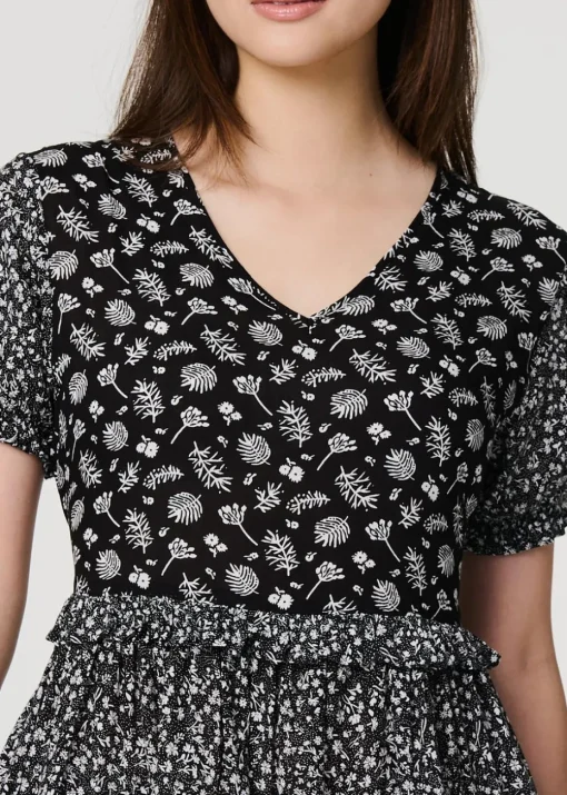 Izabel London Black Floral Short Sleeve Tiered Skater Dress