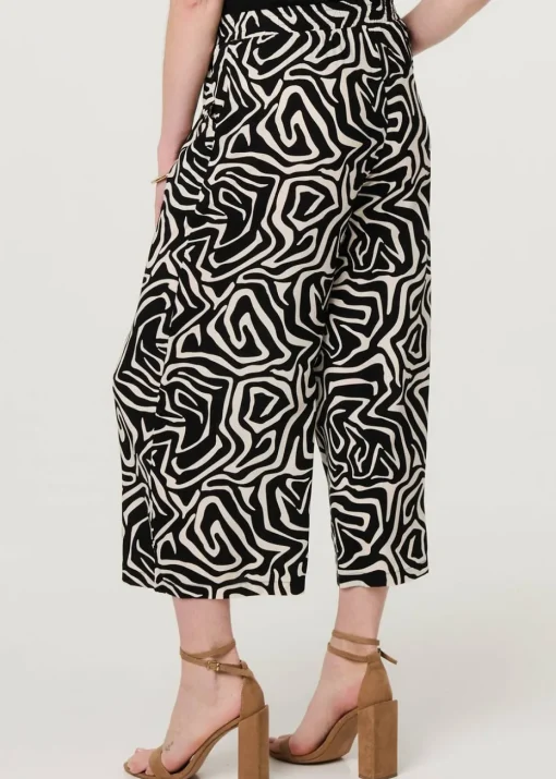 Izabel London Black Geo Print Tie Waist Wide Leg Cropped Trousers