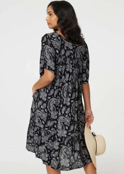 Izabel London Black/White Paisley Print Keyhole Neck Relaxed Dress