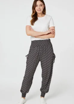 Izabel London Geo Print Pocket Detail Pants