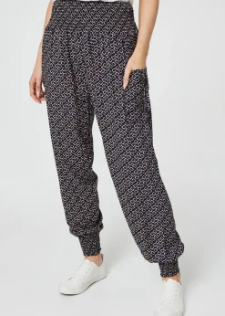 Izabel London Geo Print Pocket Detail Pants