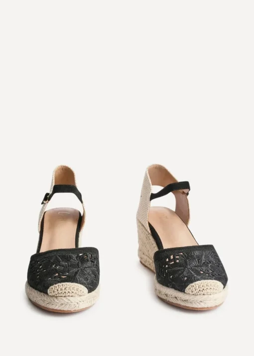 Linzi Kayla Black Closed Toe Wedge