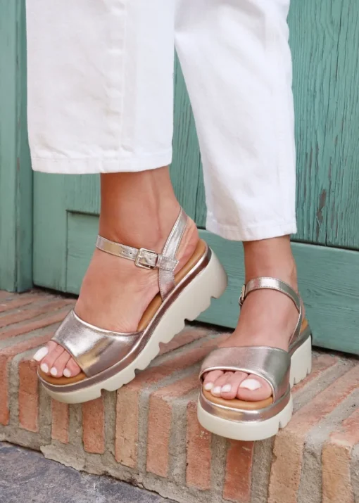 Linzi Nyla Pink Faux Leather Platform Cleated Sole Flatform Sandal