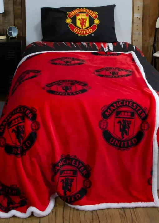 Manchester United FC Faux-Shearling Backed Fleece Throw (120x150cm)