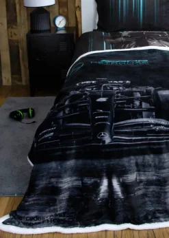 Mercedes Shadow Car Faux-Shearling Backed Fleece Formula 1 Blanket (100x150cm)