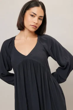 Pixiegirl Petite Black Woven Tie Back Smock Dress