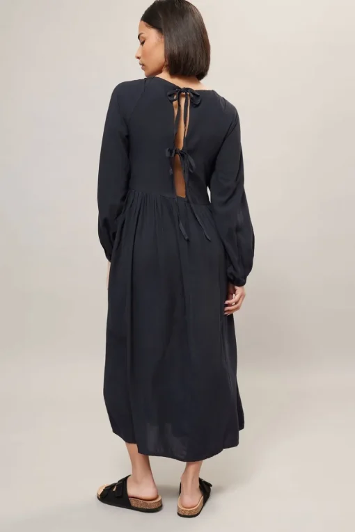 Pixiegirl Petite Black Woven Tie Back Smock Dress