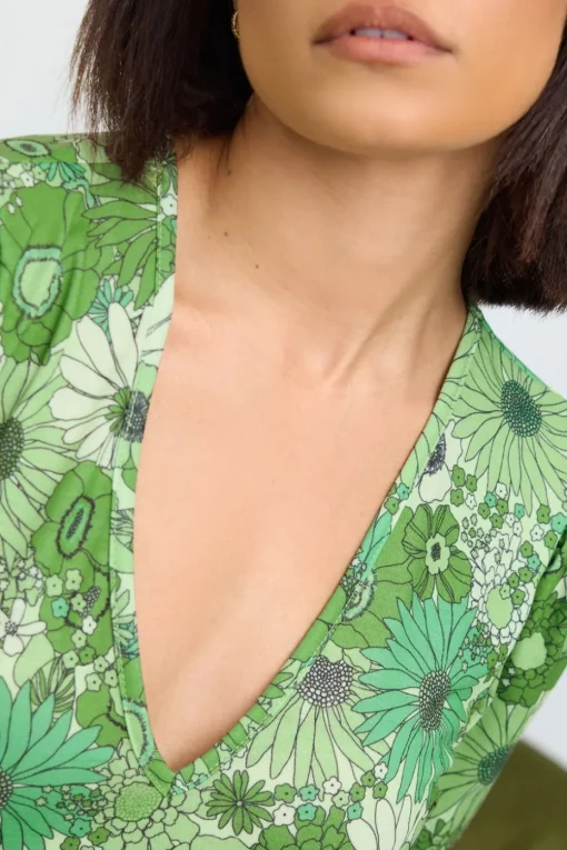 Pixiegirl Petite Green Floral Print Midi Tea Dress