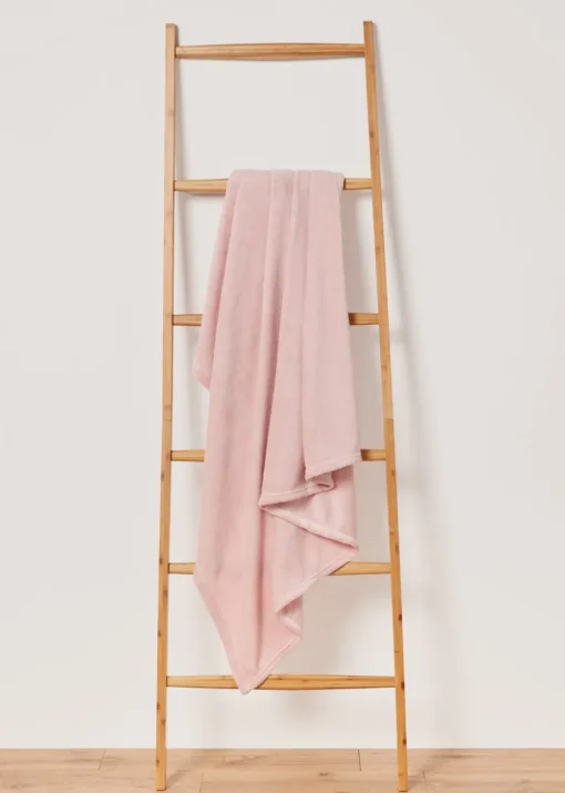 Plain Pink Throw (130cm x 150cm)