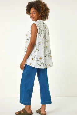 Roman Ivory Daisy Print V Neck Vest