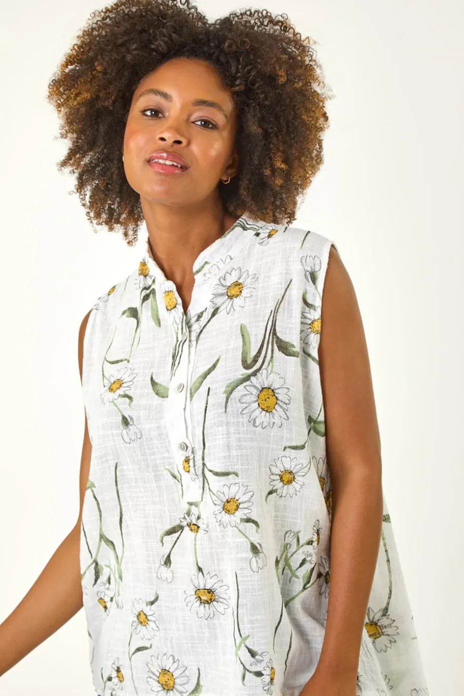 Roman Ivory Daisy Print V Neck Vest
