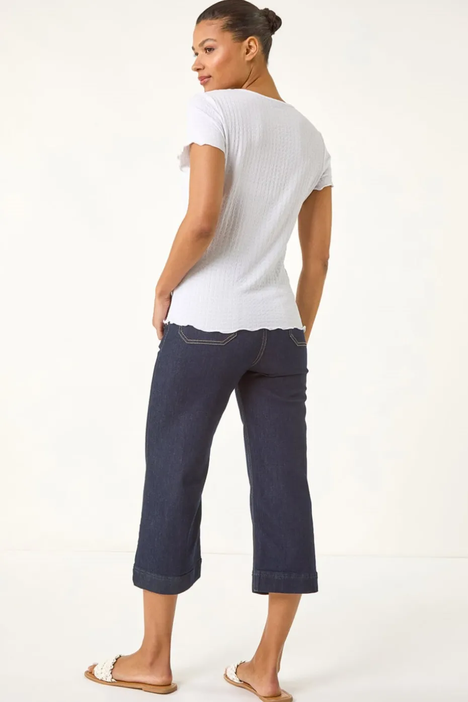 Roman Ivory Textured Lettuce Edge Top