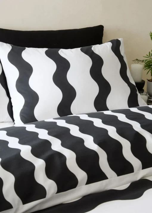 Sassy B Waves Reversible Duvet Cover Set