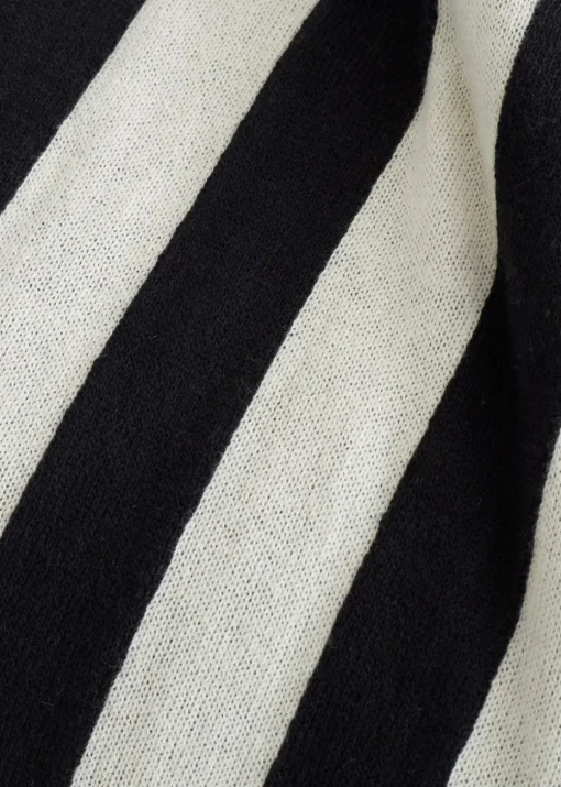 Style Sisters Knitted Stripe Cotton Throw (150x180cm)