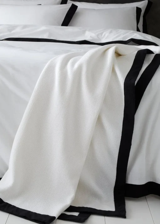 Style Sisters Monochrome Waffle Cotton Throw (150x220cm)