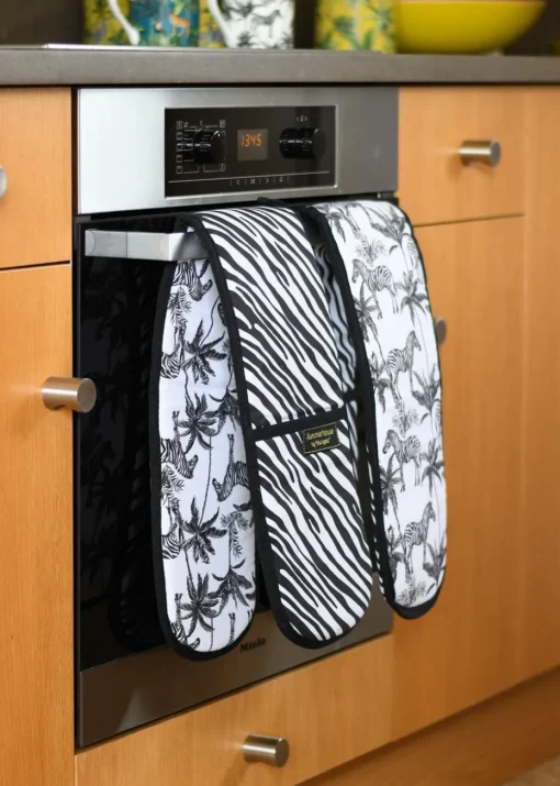 Summerhouse by Navigate Black & White Madagascar Oven Gloves