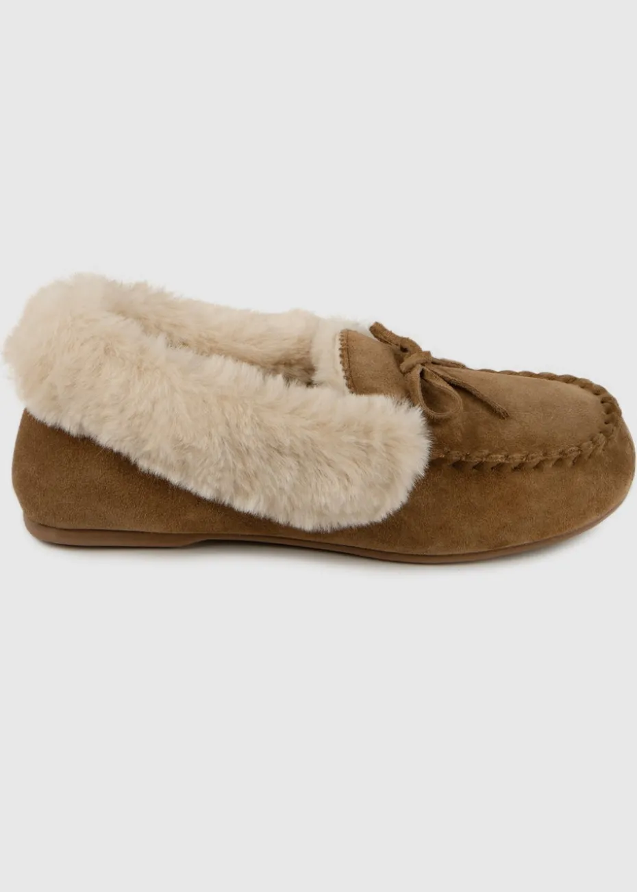 Totes Isotoner Tan Genuine Suede Moccasin with Faux Fur Lining