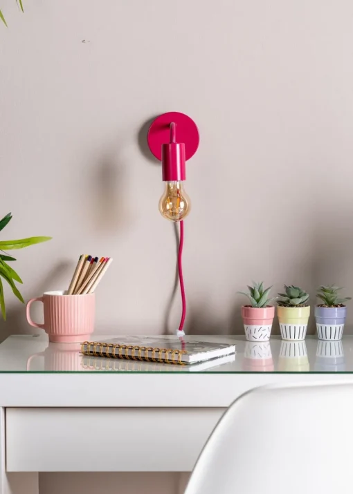 ValueLights Jordy Raspberry Colour Pop Plug In Wall Light (13cm x 14cm x 10cm)