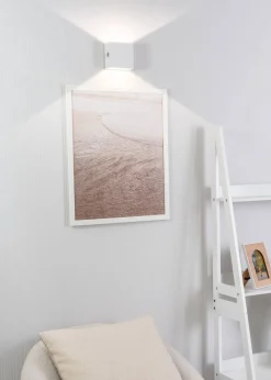 ValueLights Marx White Rechargeable Easy Fit Wireless Wall Light