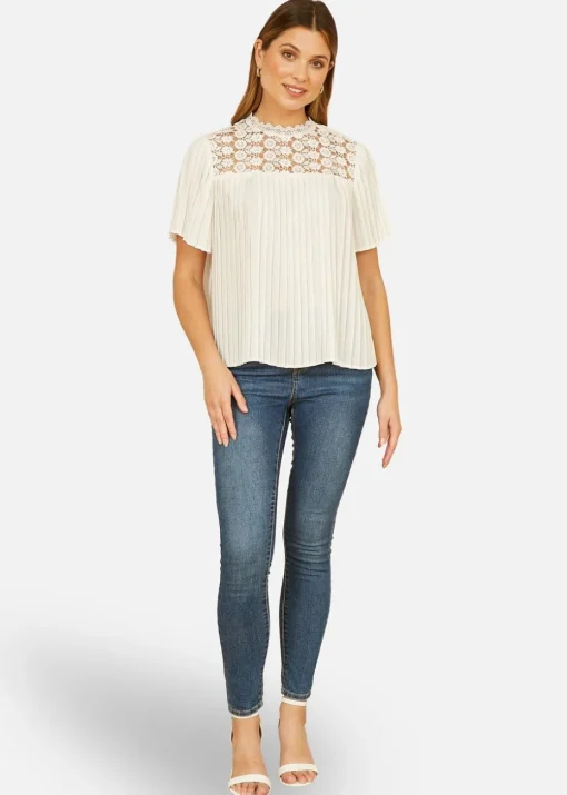 Yumi White Lace Panel Pleated Short Sleeve Top